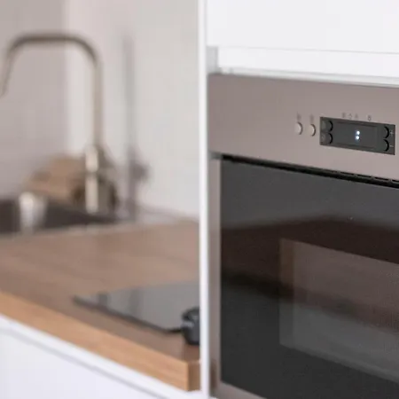 Atlantic Garden & Surf 165 *