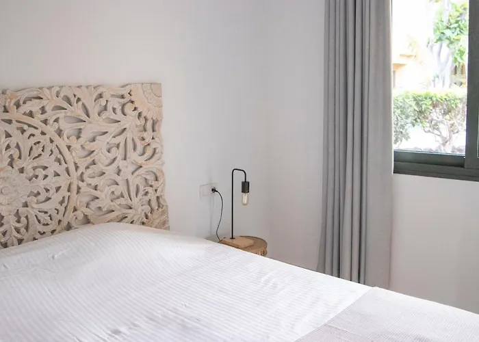 Atlantic Garden & Surf 165 *